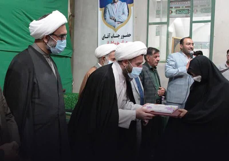 ۴۳ نفر از برگزیدگان مسابقات قرآنی مهریز تجلیل شدند ۴۳ نفر از برگزیدگان مسابقات قرآنی مهریز تجلیل شدند