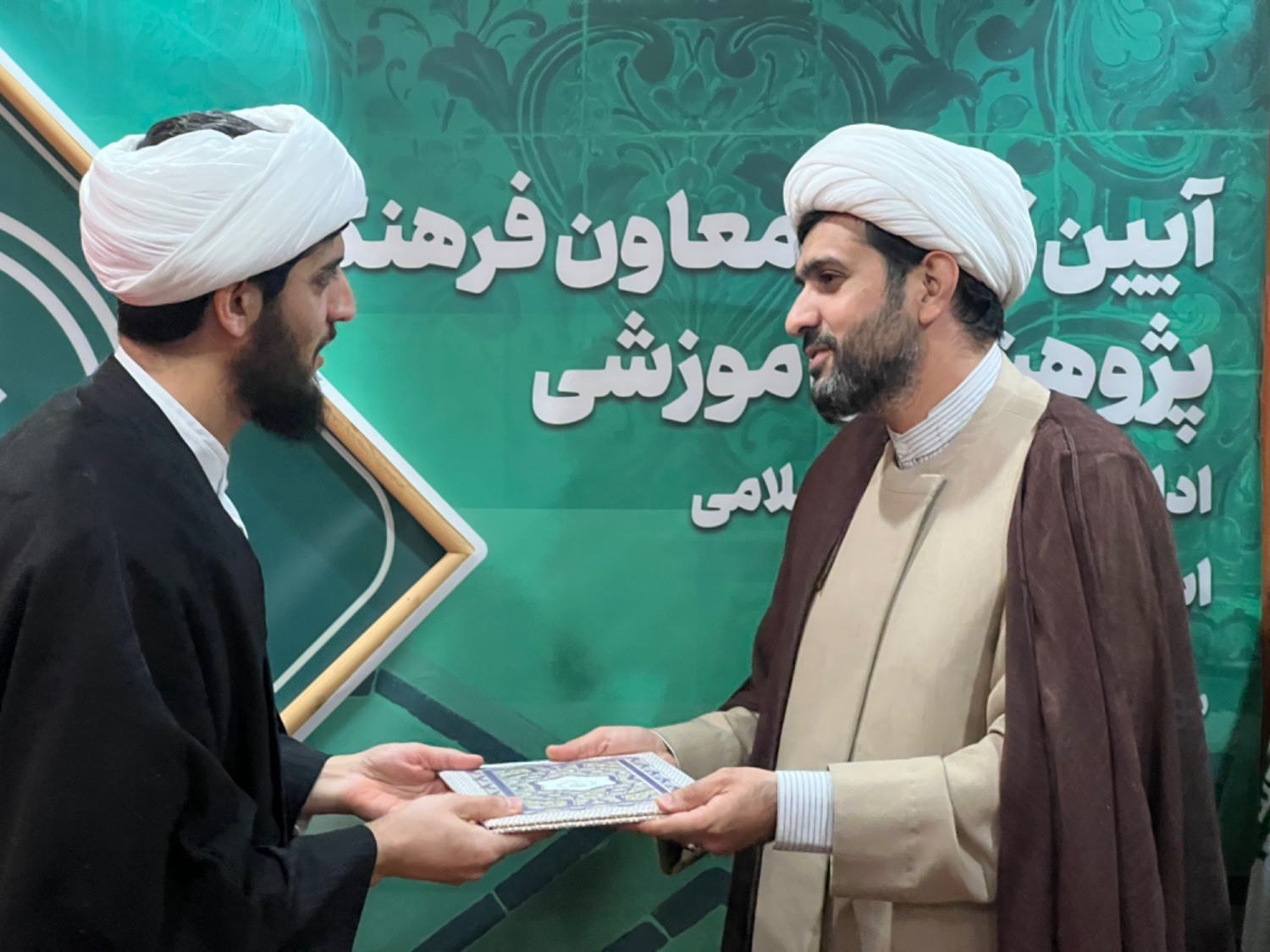 تربیت و حفظ نیروی جوان دیدگاه رهبر انقلاب برای سازمان تبلیغات است تربیت و حفظ نیروی جوان دیدگاه رهبر انقلاب برای سازمان تبلیغات است