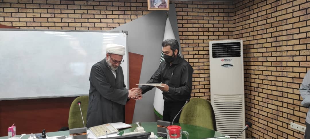 احکام فرماندهان بسیج سازمان تبلیغات اسلامی تقدیم شد احکام فرماندهان بسیج سازمان تبلیغات اسلامی تقدیم شد