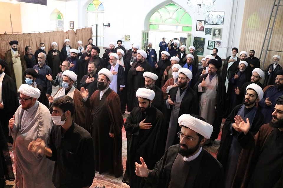 تجمع اعتراضی علما و روحانیون در محکومیت حرمتشکنی به ساعت مقدسات و اعلام انزجار از آتش زدن مسجدامام کاظم ع خیابان لاکانی رشت برگزار شد