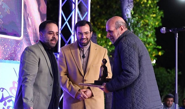 «چهرههای سال هنر انقلاب» تقدیر شدند «چهرههای سال هنر انقلاب» تقدیر شدند