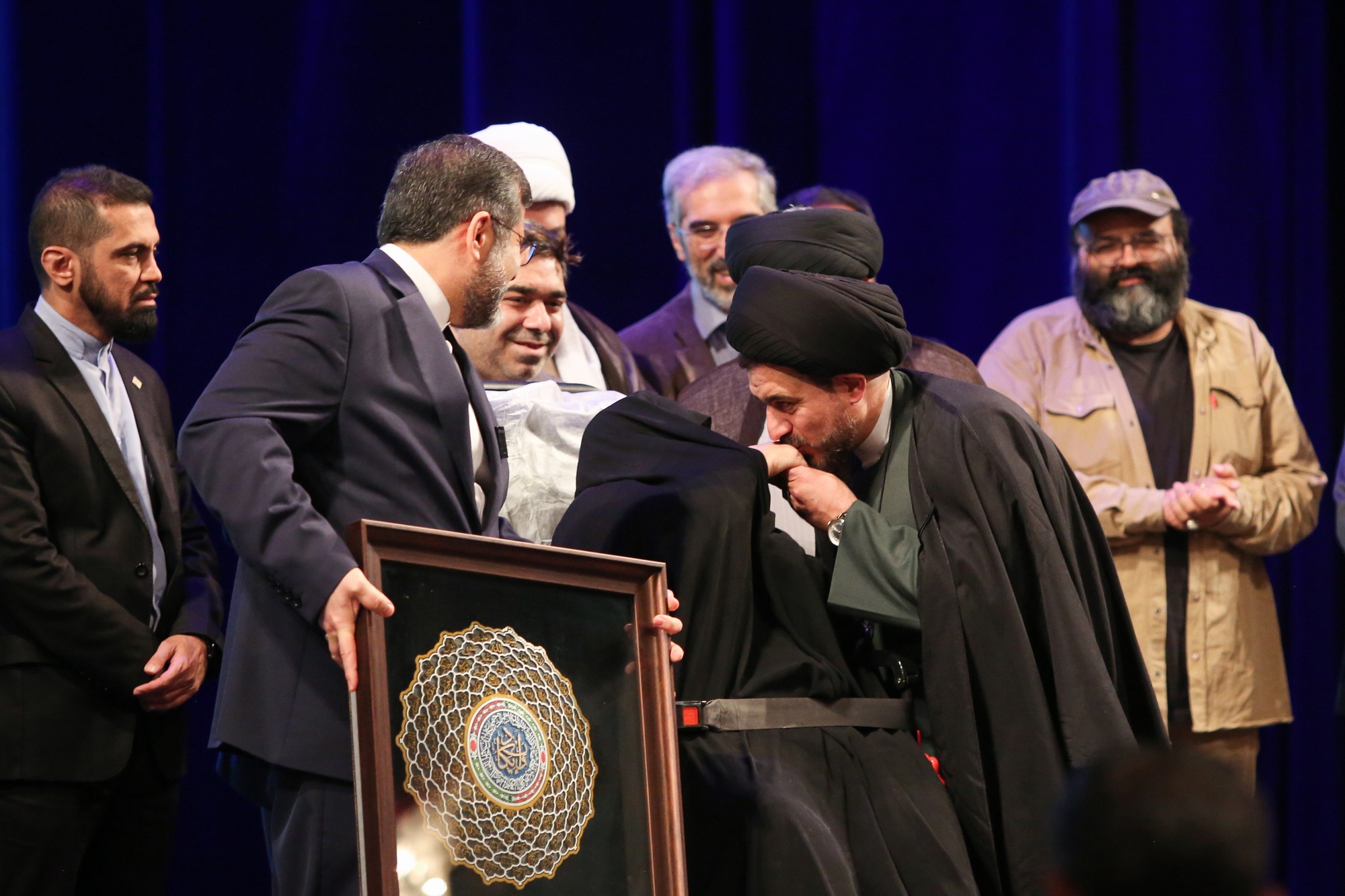 آیین اختتامیه و اهدای جوایز سومین دوره جایزه ادبی شهید اندرزگو برگزار شد آیین اختتامیه و اهدای جوایز سومین دوره جایزه ادبی شهید اندرزگو برگزار شد