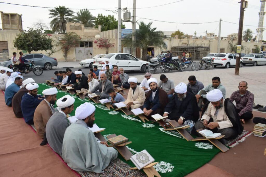 آیین معنوی محفل انس با قرآن کریم (زندگی با آیه ها) در بندرکنگ