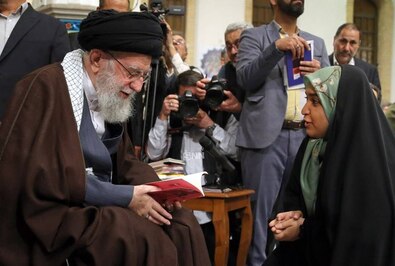 دیدار جمعی از شاعران و اساتید ادبیات فارسی با رهبر معظم انقلاب اسلامی