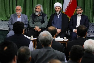 دیدار جمعی از شاعران و اساتید ادبیات فارسی با رهبر معظم انقلاب اسلامی