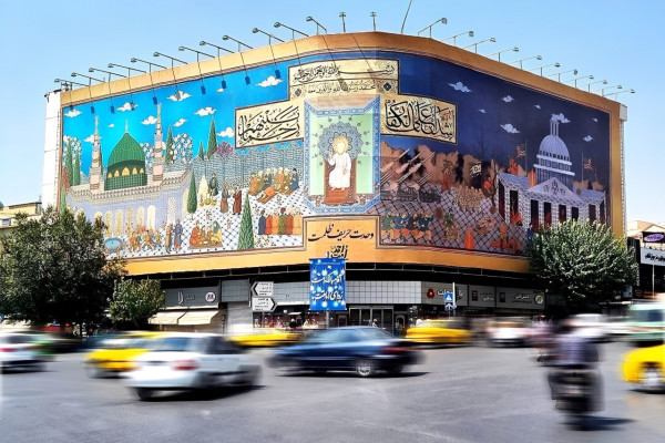 دیوارنگاره میدان انقلاب با شعار «وحدت حریف ظلمت» رونمایی شد