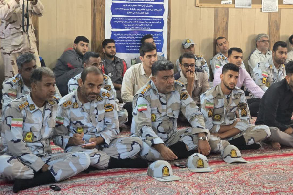 نشست کاروان «سفیران حیات» با نیروی دریایی ومرزبانی بندرعباس؛ تأکید بر نقش نیروهای مسلح در حمایت از سیاست‌های جمعیتی