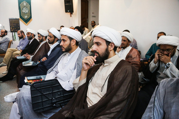 آیین رونمایی از کتاب «چشمه سار حسن»