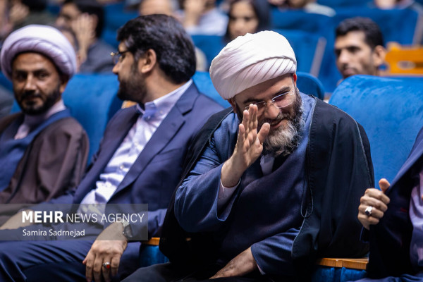 رونمایی از مستند پرواز در مه