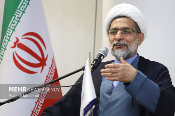 رونمایی از کتاب «میثاق قدسی، ضرورت یاری امام زمان (عج)»