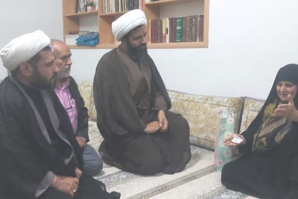 شهدا، قهرمانان بی‌بدیل و خانواده‌هایشان برترین ایثارگران هستند