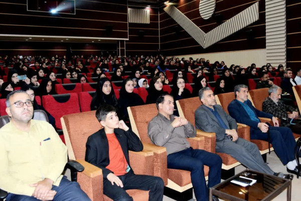 گیلانغرب دومین شهر مقاوم ایران اسلامی  غرق در شادی روز دختر