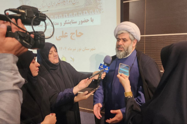 مداحان و ستایشگران عنصر فعال میدان جهاد تبیین هستند