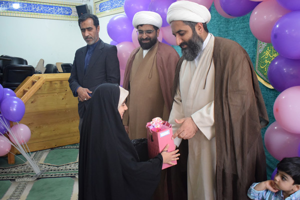 تجلیل از فرزندان دختر کارکنان تبلیغات اسلامی بوشهر