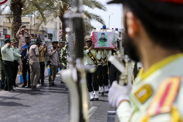 تشییع وتدفین پیکر شهید مدافع امنیت «عباس بیرقی فرد» در بندرعباس