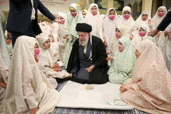 "فرشتوں کی تقریب" رہبر انقلاب کی موجودگی میں