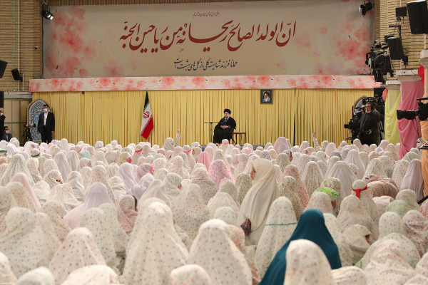 "فرشتوں کی تقریب" رہبر انقلاب کی موجودگی میں