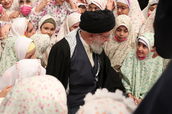 "فرشتوں کی تقریب" رہبر انقلاب کی موجودگی میں