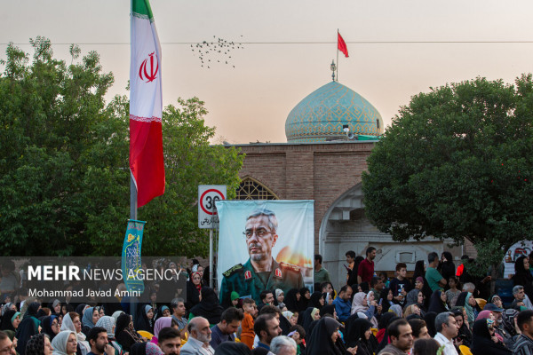 Kilometer-long Ghadir March in the Provinces