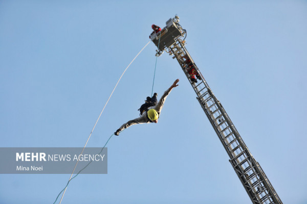 Kilometer-long Ghadir March in the Provinces