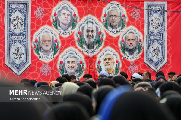 Kilometer-long Ghadir March in the Provinces