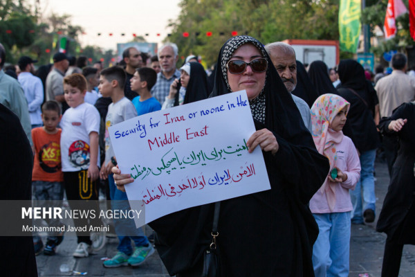 Kilometer-long Ghadir March in the Provinces