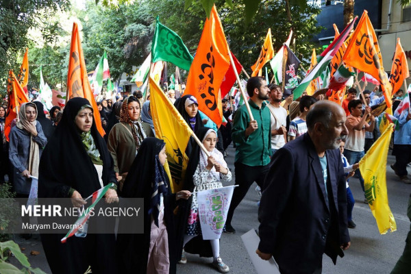 数公里长的古迪尔游行在各省举行