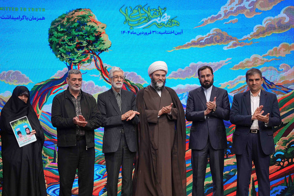 卡伦·霍马云法尔被评为年度艺术人物