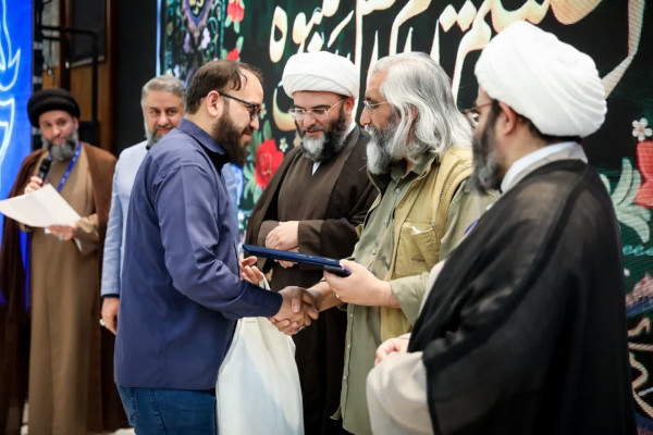 “Mehrvareh Havaye No”：表彰宗教社团的活动