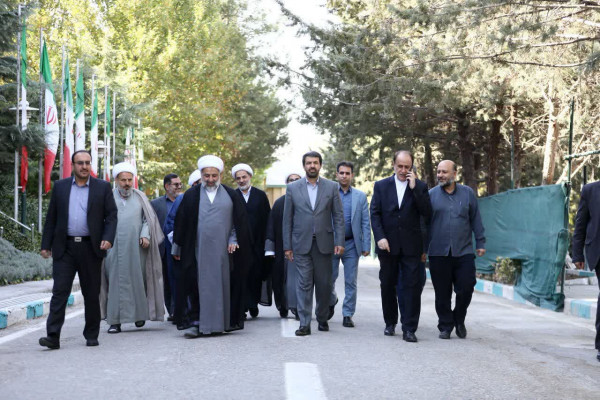 نشست صمیمی جمعی از هیأت‌های مذهبی استان با رییس سازمان هیات و تشکل های دینی