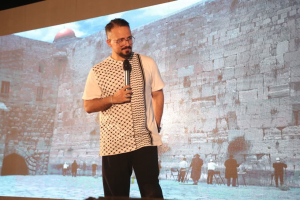 اجتماع نصر با حضور یاران صمود و خانواده شهدای لبنانی در ناو شهید رودکی