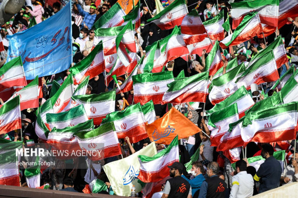 Mass Recitation of “Hello Commander” Anthem at Azadi Stadium in Tehran