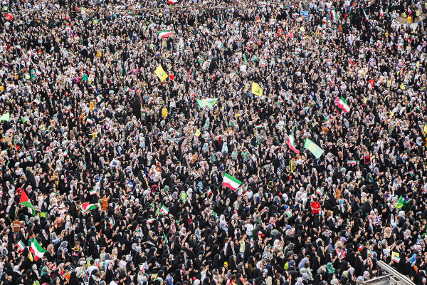 Акция «Как звезда» — крупнейший праздник для девушек в Иране