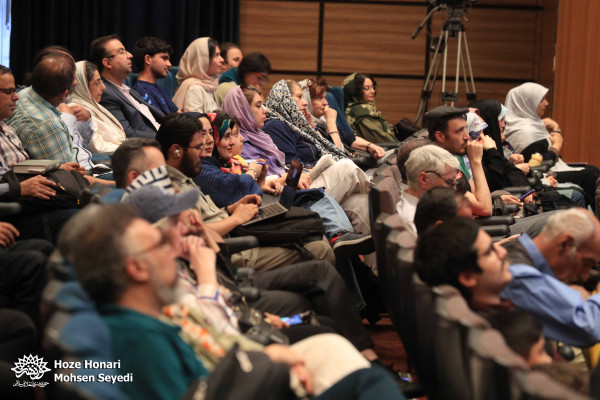 در حلقه زندان