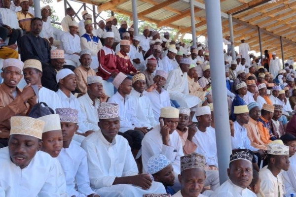 电视节目《Mahfel》：伊朗及世界各地的古兰经庆典