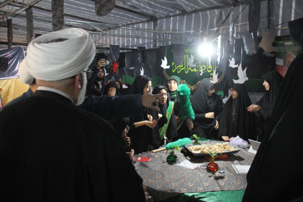 بازدید مدیرکل تبلیغات اسلامی فارس از نمایشگاه فرهنگی موکب انتظار در شهرک بزین شیراز