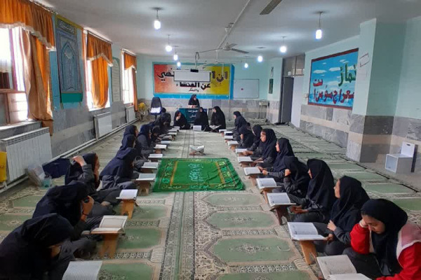 برگزاری محافل انس باقرآن کریم بمناسبت ایام فاطمیه در شهرستان بدره