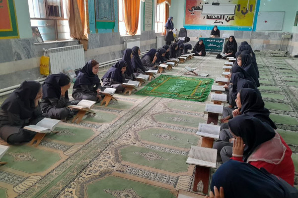 برگزاری محافل انس باقرآن کریم بمناسبت ایام فاطمیه در شهرستان بدره