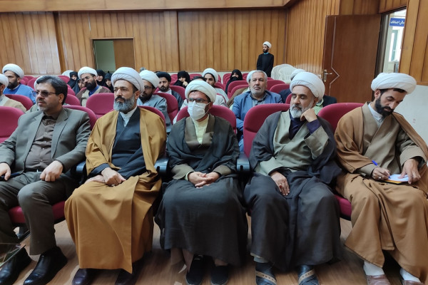 برگزاری نشست تبیینی و هم اندیشی اساتید مراکز آموزش و متولیان مراکز معارف اسلام ناب استان