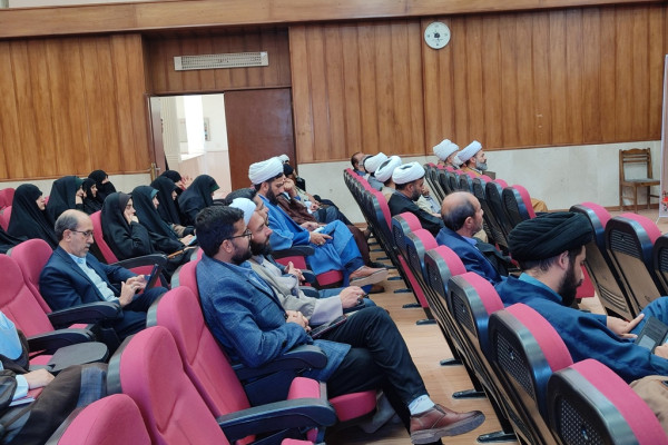 برگزاری نشست تبیینی و هم اندیشی اساتید مراکز آموزش و متولیان مراکز معارف اسلام ناب استان