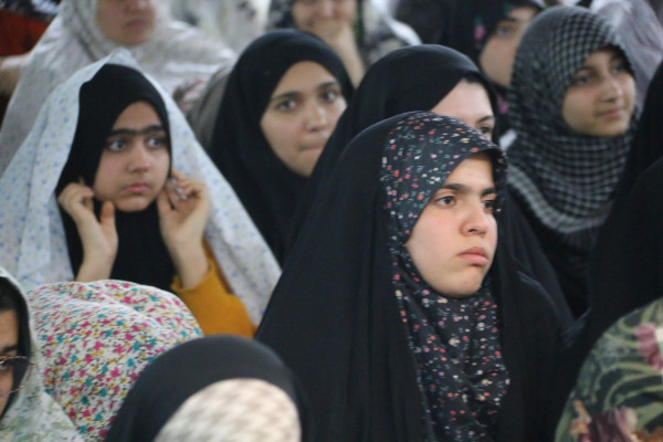 اعتکاف دخترانه همراه با عطر شهدا