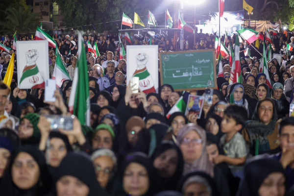 گرامیداشت مقام معلم در تجمع مردمی شبانه «لبیک یا امام» بوشهر