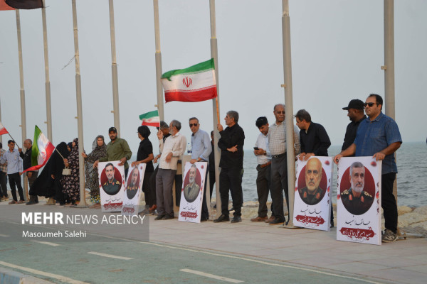 زنجیره انسانی جان‌فدایان خلیج فارس در بندرعباس