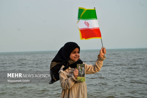 زنجیره انسانی جان‌فدایان خلیج فارس در بندرعباس