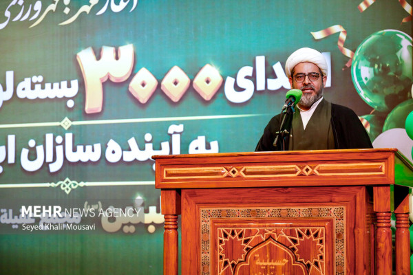 مراسم اهدای لوازم التحریر به دانش‌آموزان اهوازی