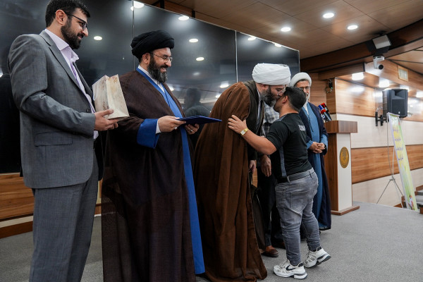 تقدیر از دو قهرمان پارالمپیک ایران