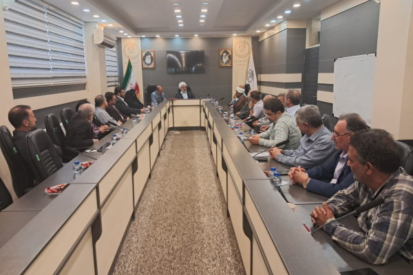 نشست هم‌فکری تشکل‌های ولایت‌مدار با مدیر کل اداره کل تبلیغات اسلامی فارس