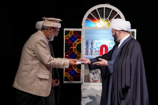 آیین رونمایی از کتاب «سفیر نور»