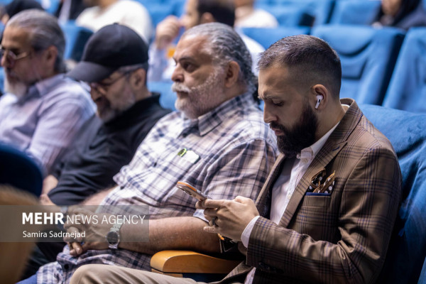 رونمایی از مستند پرواز در مه