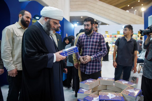 بازدید رئیس سازمان تبلیغات اسلامی از سی و ششمین نمایشگاه کتاب